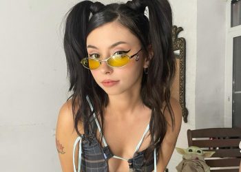 Горячий слив Доры — слитые фото и видео певицы