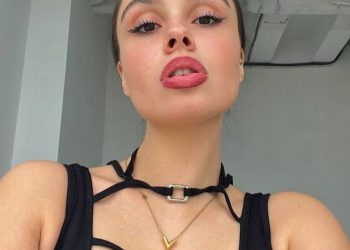 Лиза Корнилова — слив горячих фото и видео певицы